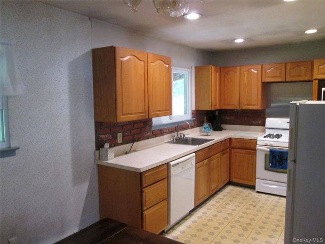 4 Barbara Lane, Wappingers Falls, NY 12590