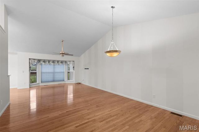 6042 Glennaire Drive 28, St Louis, MO 63129