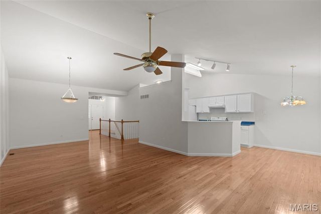 6042 Glennaire Drive 28, St Louis, MO 63129