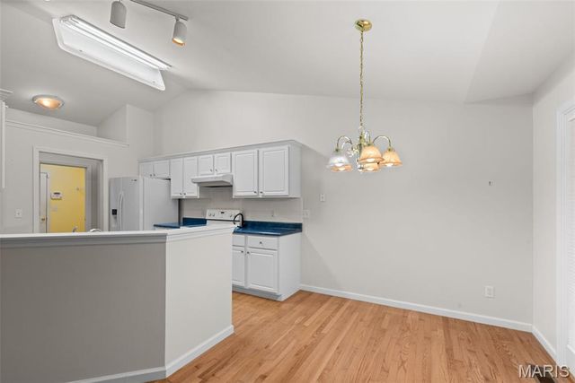 6042 Glennaire Drive 28, St Louis, MO 63129