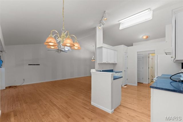 6042 Glennaire Drive 28, St Louis, MO 63129