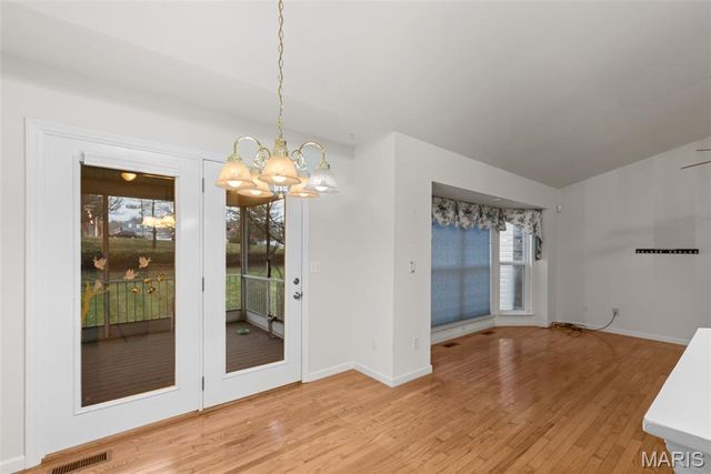 6042 Glennaire Drive 28, St Louis, MO 63129