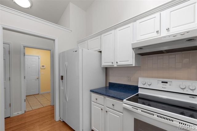 6042 Glennaire Drive 28, St Louis, MO 63129