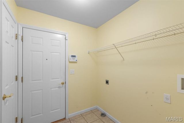 6042 Glennaire Drive 28, St Louis, MO 63129