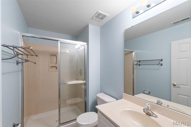 6042 Glennaire Drive 28, St Louis, MO 63129