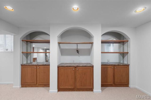 6042 Glennaire Drive 28, St Louis, MO 63129