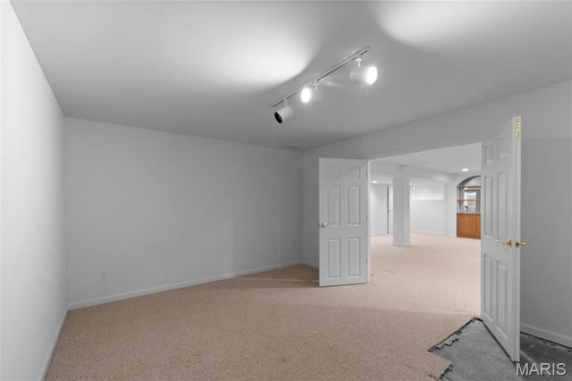 6042 Glennaire Drive 28, St Louis, MO 63129