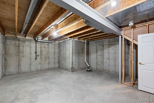 6042 Glennaire Drive 28, St Louis, MO 63129