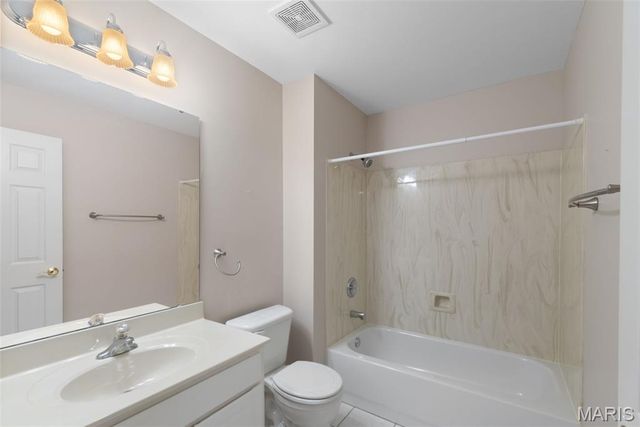 6042 Glennaire Drive 28, St Louis, MO 63129