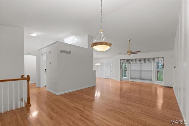 6042 Glennaire Drive 28, St Louis, MO 63129