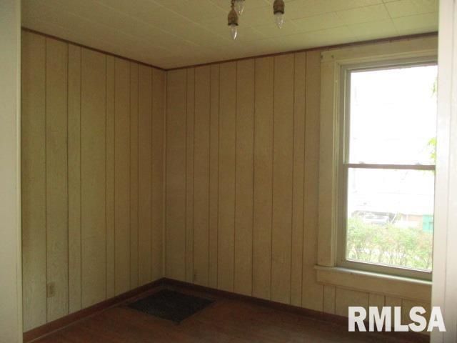 241 N CHAMBERS Street, Galesburg, IL 61401