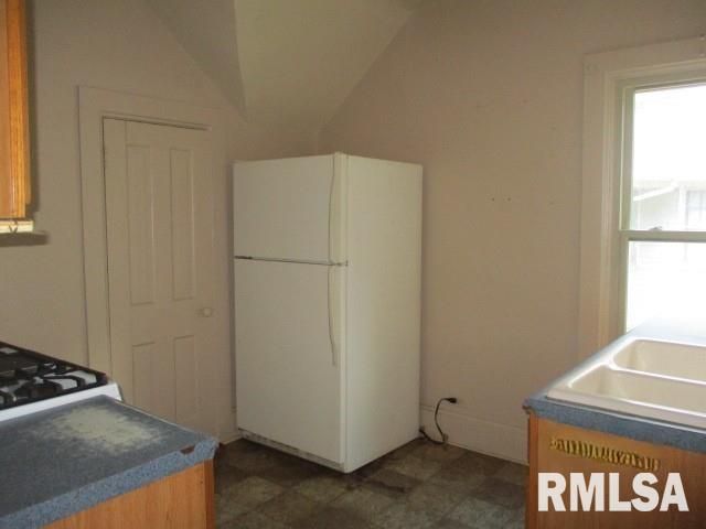 241 N CHAMBERS Street, Galesburg, IL 61401