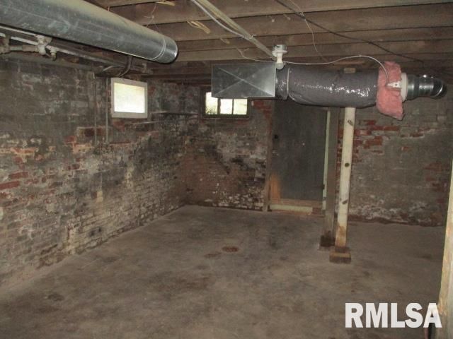 241 N CHAMBERS Street, Galesburg, IL 61401