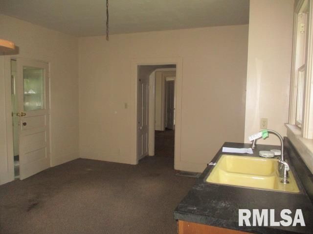 241 N CHAMBERS Street, Galesburg, IL 61401