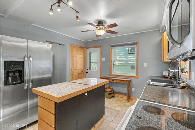 7111 SW 17th Street, Des Moines, IA 50315