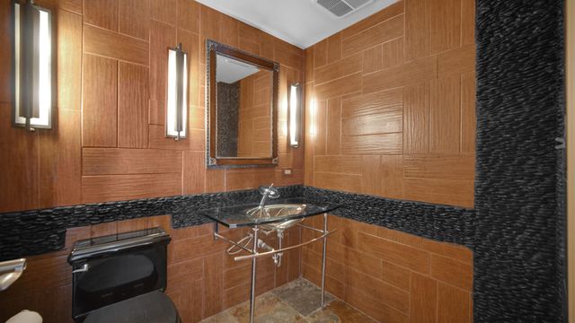 8432 Greenwood Avenue, Munster, IN 46321
