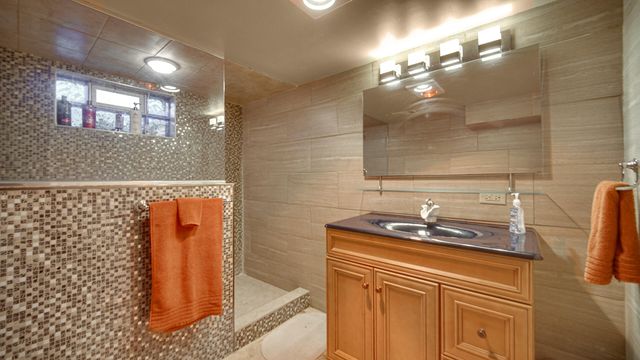 8432 Greenwood Avenue, Munster, IN 46321