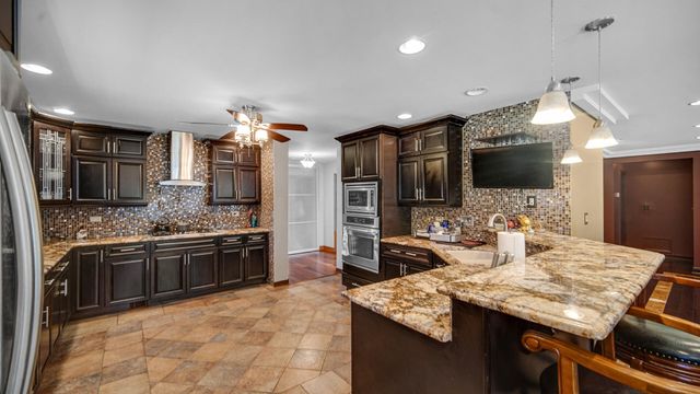 8432 Greenwood Avenue, Munster, IN 46321