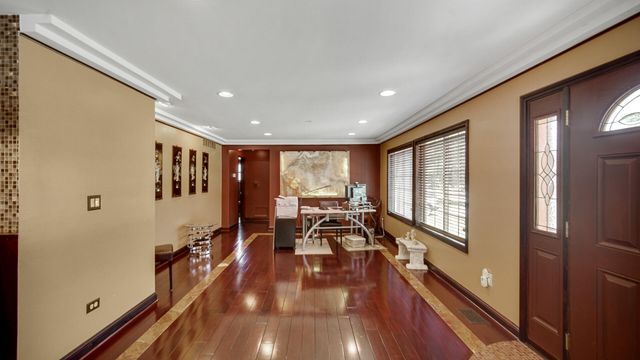 8432 Greenwood Avenue, Munster, IN 46321