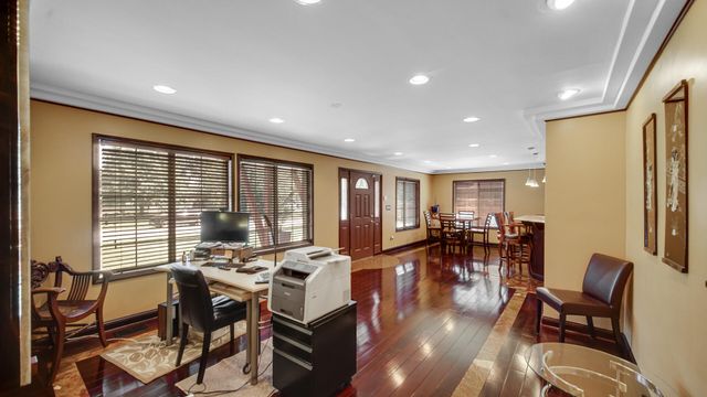 8432 Greenwood Avenue, Munster, IN 46321