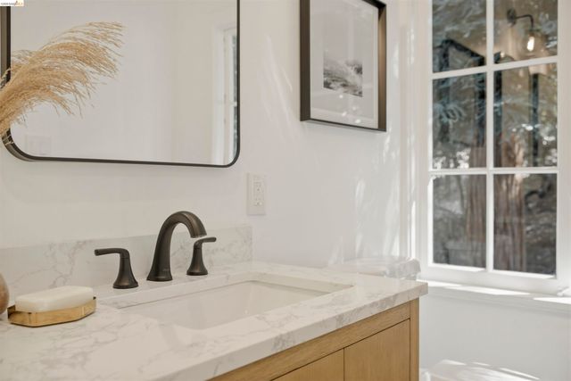 661 Brookwood Pl, Oakland, CA 94610