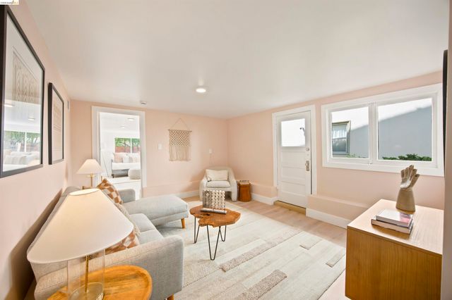 661 Brookwood Pl, Oakland, CA 94610
