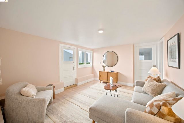 661 Brookwood Pl, Oakland, CA 94610