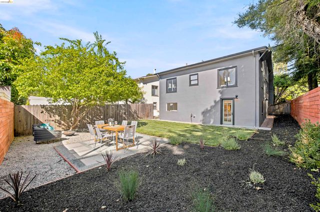 661 Brookwood Pl, Oakland, CA 94610