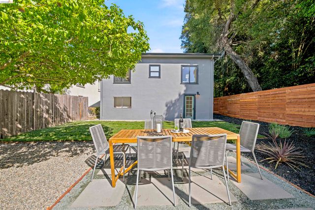 661 Brookwood Pl, Oakland, CA 94610