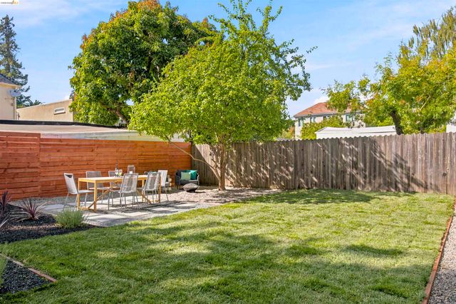 661 Brookwood Pl, Oakland, CA 94610