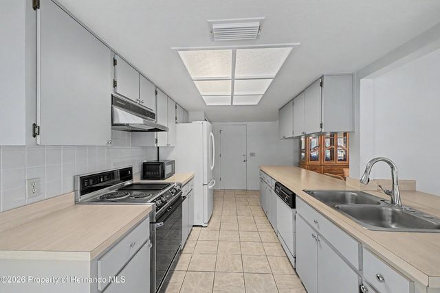7088 Crown Oaks Drive, Spring Hill, FL 34606