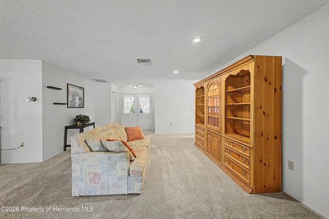 7088 Crown Oaks Drive, Spring Hill, FL 34606