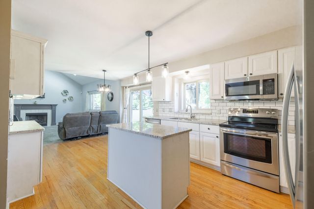 22006 Cherrywood Road, Woodhaven City, MI 48183