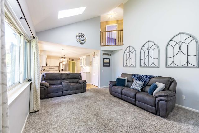 22006 Cherrywood Road, Woodhaven City, MI 48183