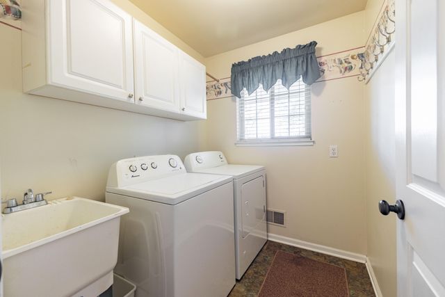 22006 Cherrywood Road, Woodhaven City, MI 48183