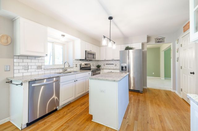 22006 Cherrywood Road, Woodhaven City, MI 48183
