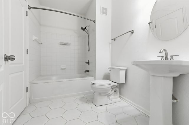 2121 Grenville Street 3A, Carmel, IN 46032