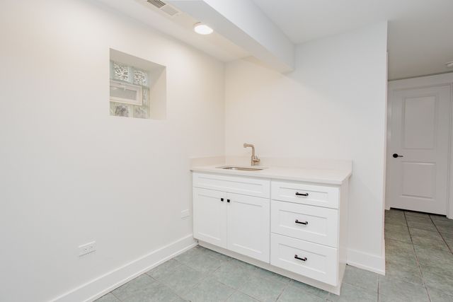 5509 N Central Avenue, Chicago, IL 60630