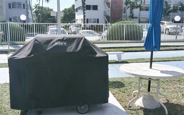 465 Paradise Isle Boulevard 307, Hallandale Beach, FL 33009