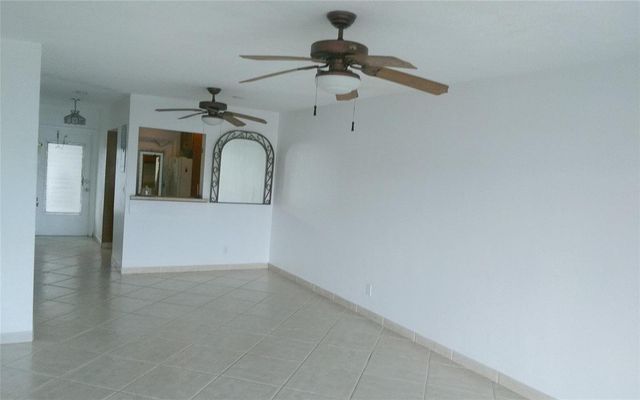 465 Paradise Isle Boulevard 307, Hallandale Beach, FL 33009