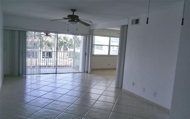 465 Paradise Isle Boulevard 307, Hallandale Beach, FL 33009