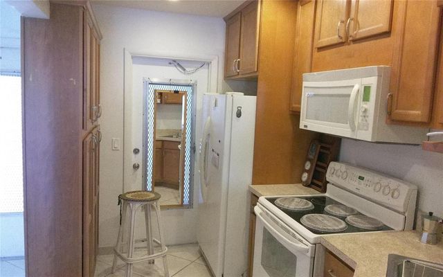465 Paradise Isle Boulevard 307, Hallandale Beach, FL 33009