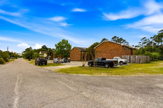 709 26th Ave S Apt M, North Myrtle Beach, SC 29582