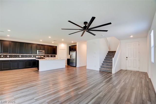 6808 Bayou Hollow Avenue, Las Vegas, NV 89156