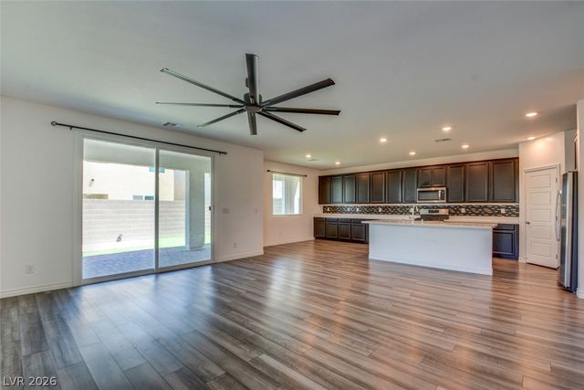6808 Bayou Hollow Avenue, Las Vegas, NV 89156