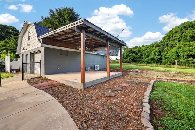 204 Homeward Ave, Winchester, TN 37398