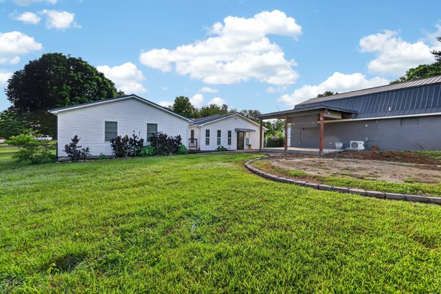 204 Homeward Ave, Winchester, TN 37398