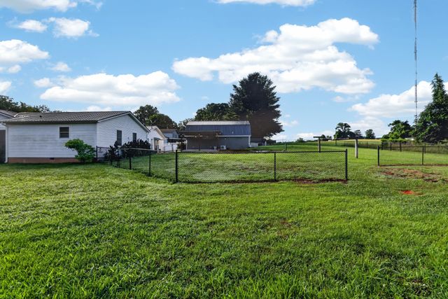 204 Homeward Ave, Winchester, TN 37398