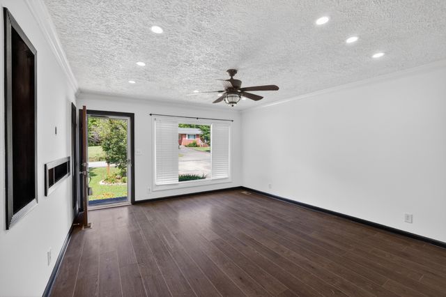 204 Homeward Ave, Winchester, TN 37398