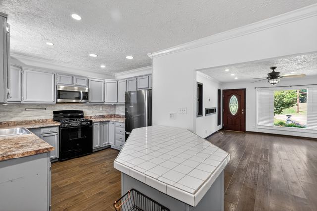 204 Homeward Ave, Winchester, TN 37398